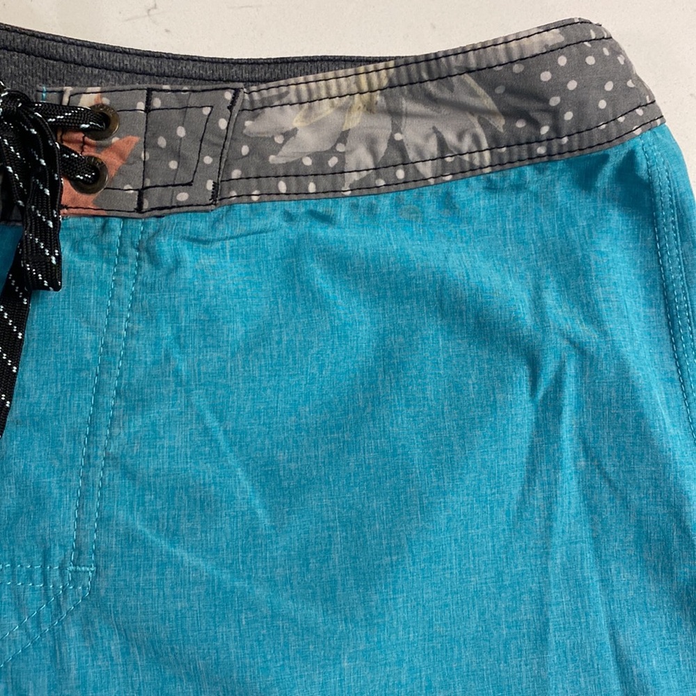 Rip Curl teal board shorts - Picture 3 of 7
